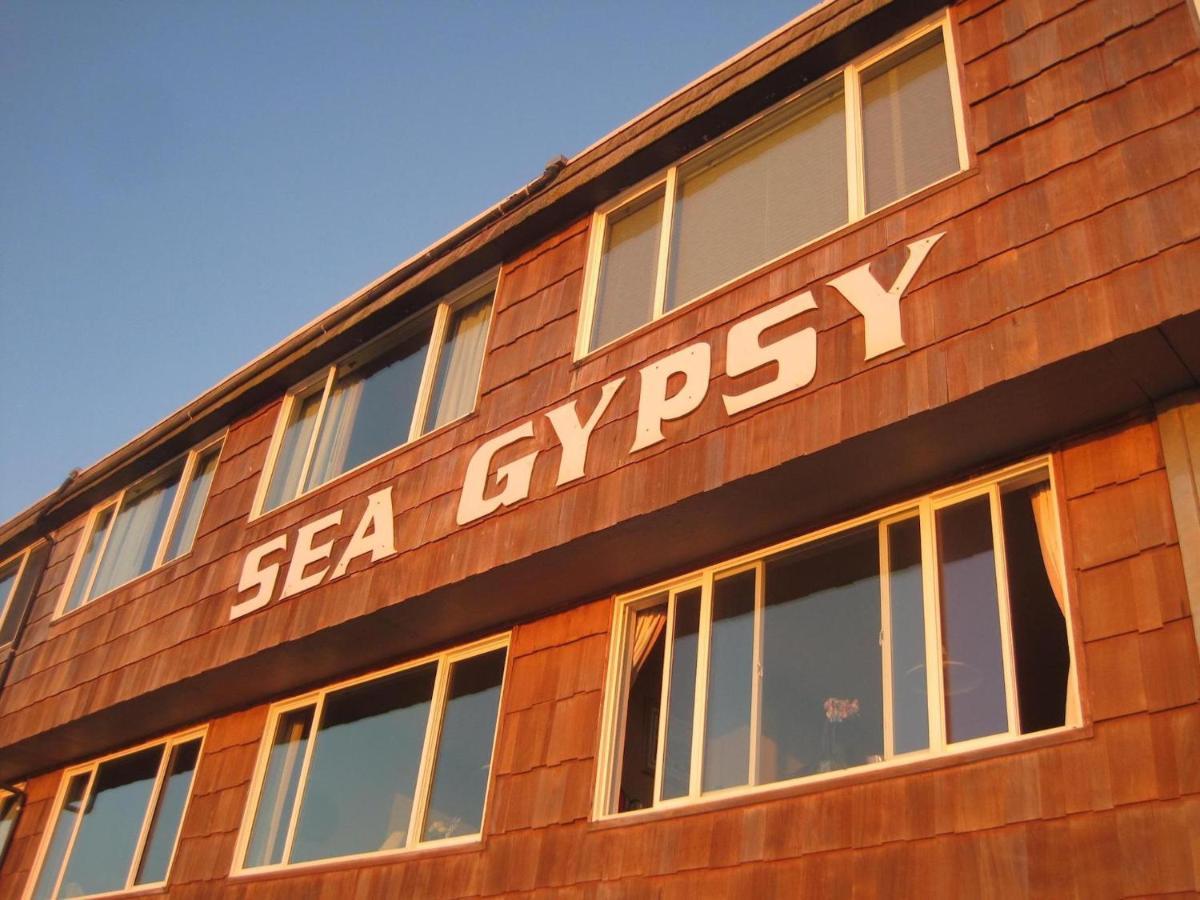Sea Gypsy Rentals Lincoln City Room photo